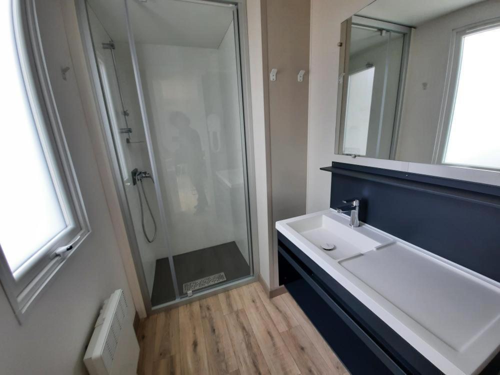 Mobil Home Tout Confort Сент-Илер-де-Рие Екстериор снимка